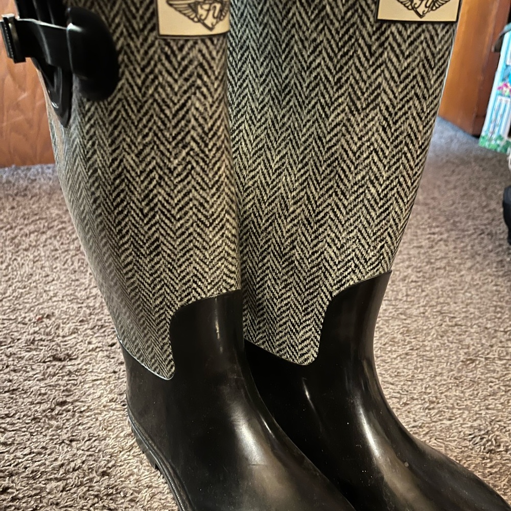 Duck boots, below knee. Black and white! Straps on sides. Keeps your feet dry!